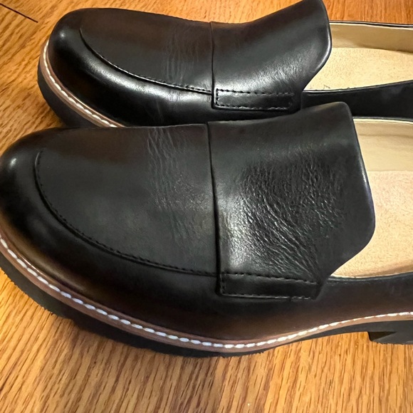 Naturalizer Darry lug sole loafer 9.5 basically brand new - Picture 4 of 4